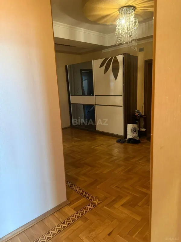 Satılır 3 otaqlı mənzil 125 m²