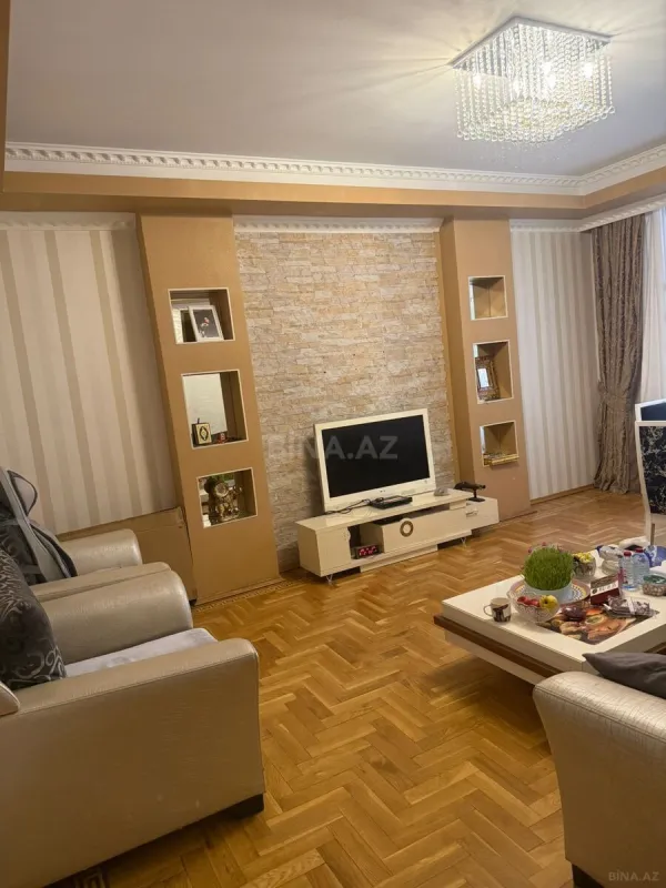 Satılır 3 otaqlı mənzil 125 m²