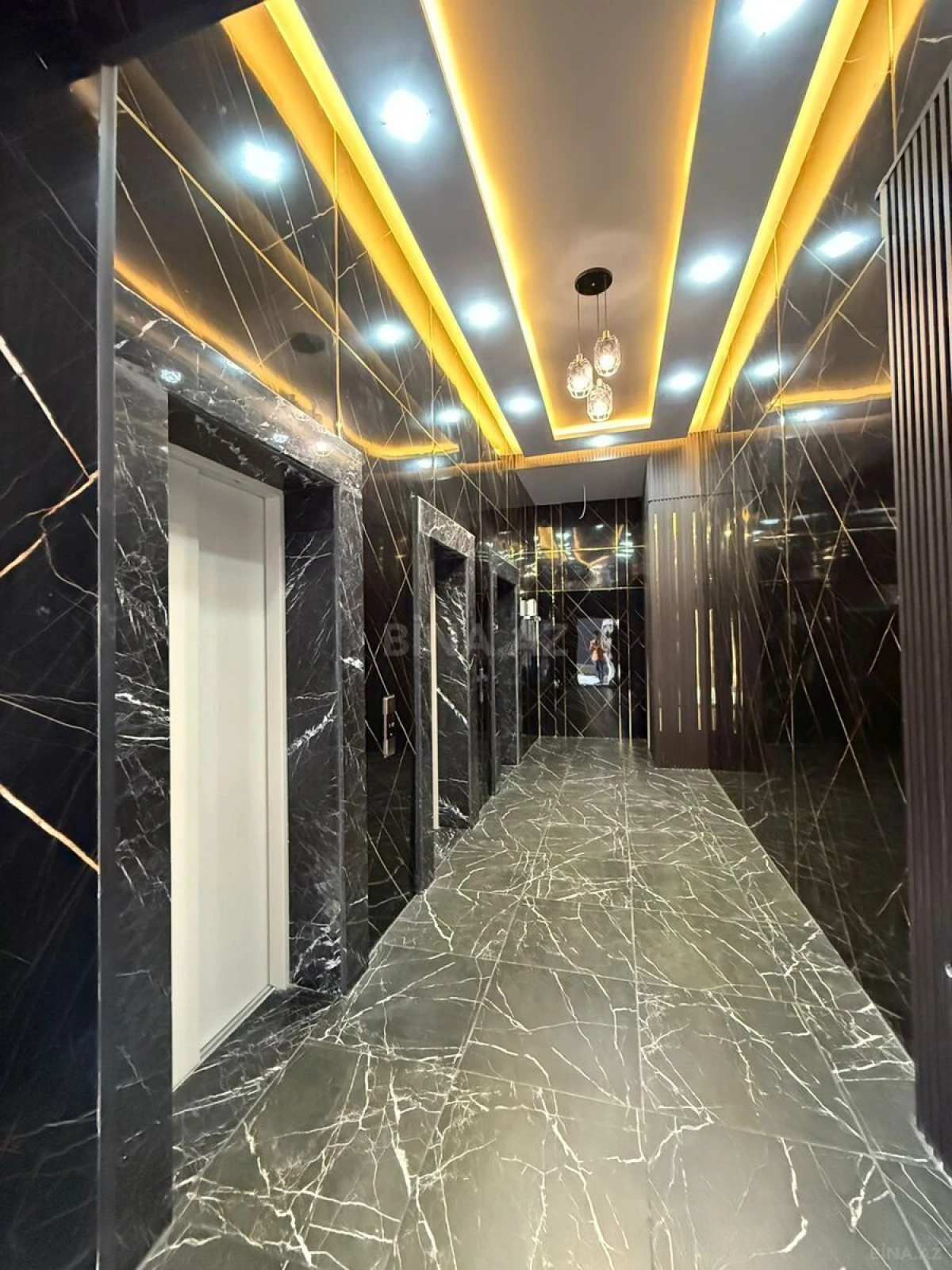 Satılır 3 otaqlı mənzil 158 m²