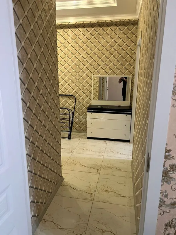 Kirayə verilir 2 otaqlı mənzil 72 m²