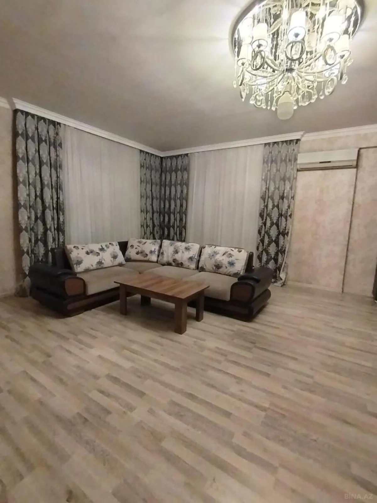 Kirayə verilir 3 otaqlı mənzil 190 m²