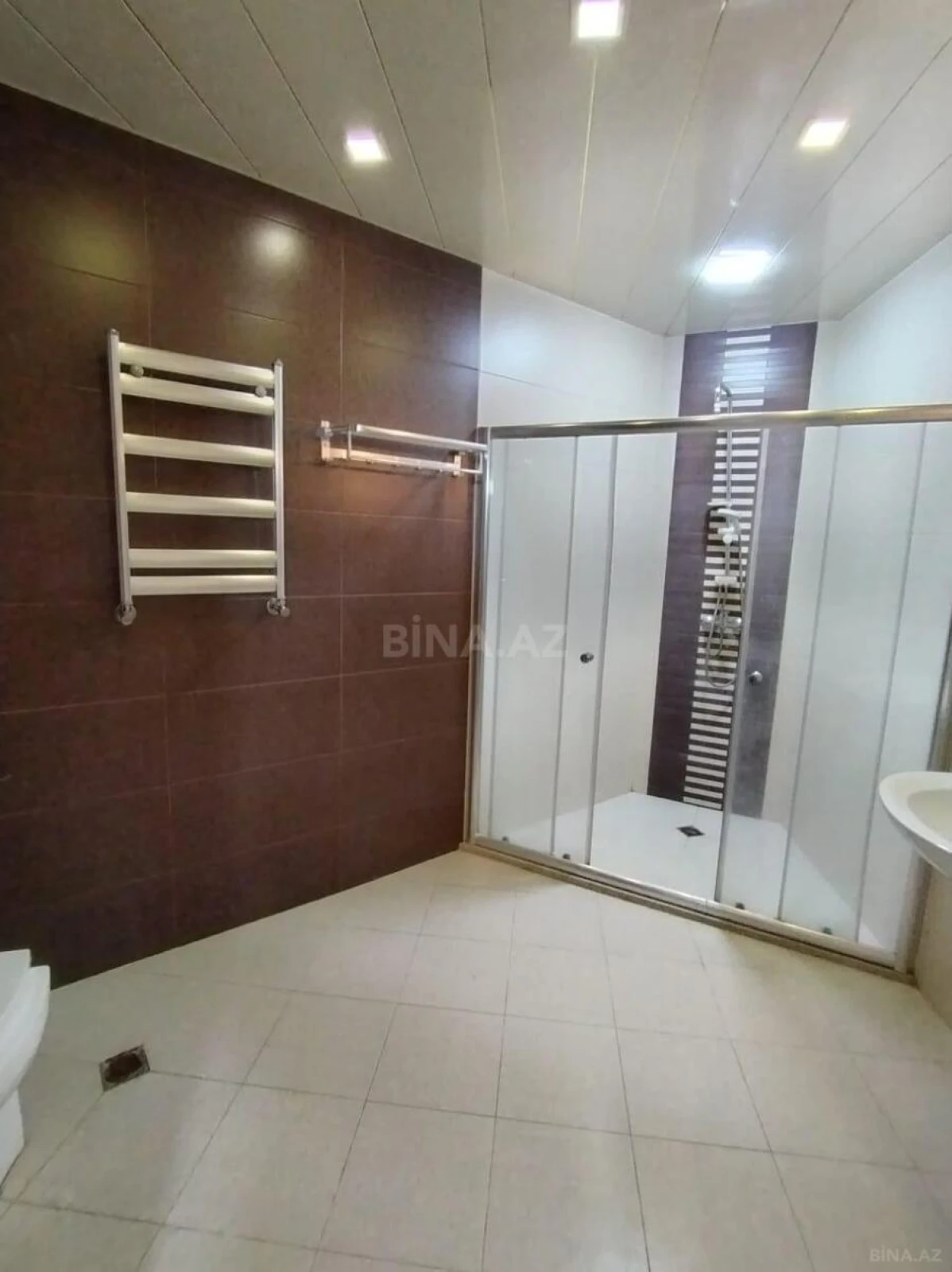 Kirayə verilir 3 otaqlı mənzil 190 m²
