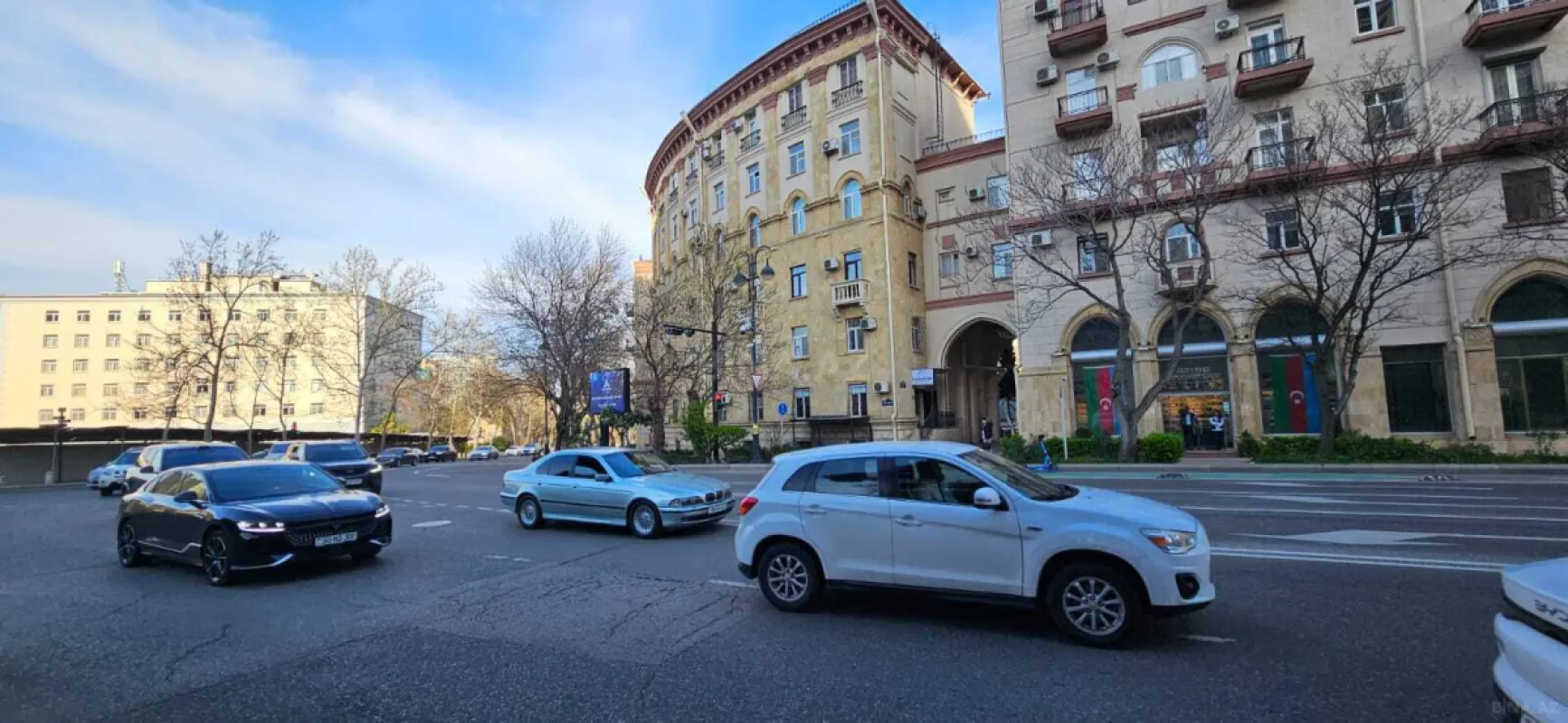 Satılır 3 otaqlı mənzil 98 m²