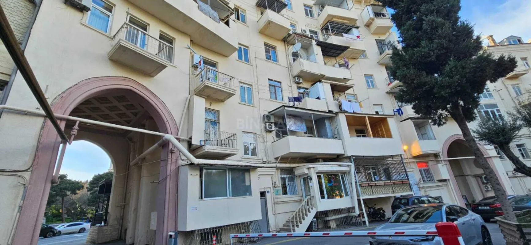 Satılır 3 otaqlı mənzil 98 m²