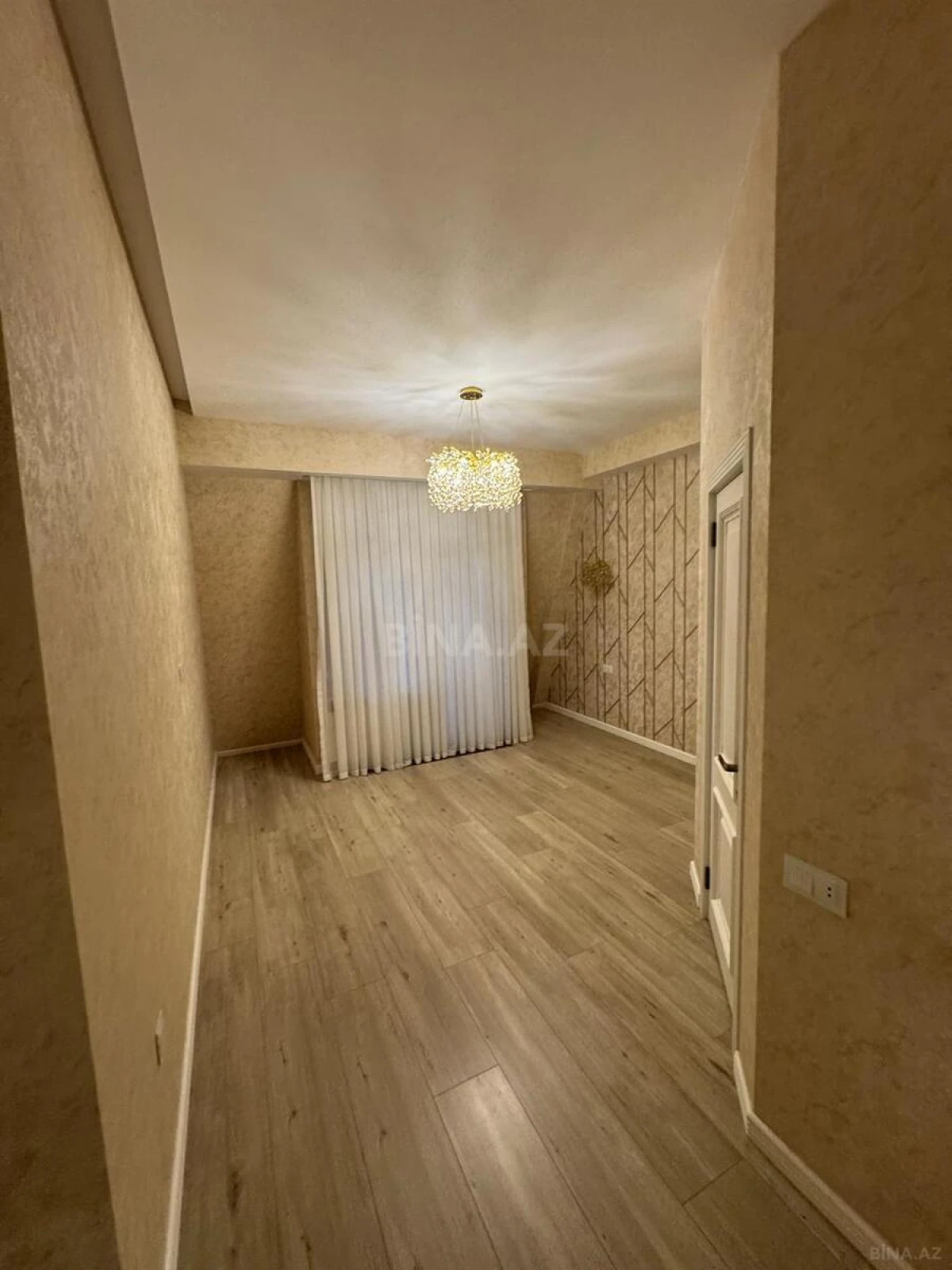 Kirayə verilir 5 otaqlı mənzil 250 m²