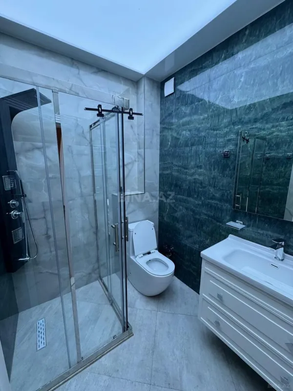 Kirayə verilir 5 otaqlı mənzil 250 m²