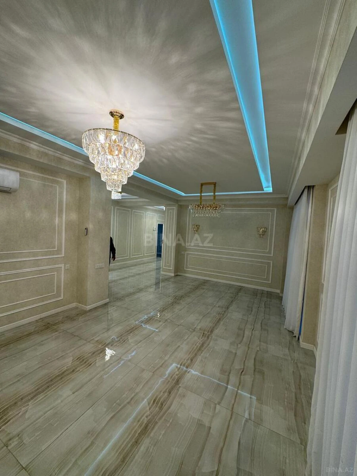 Kirayə verilir 5 otaqlı mənzil 250 m²
