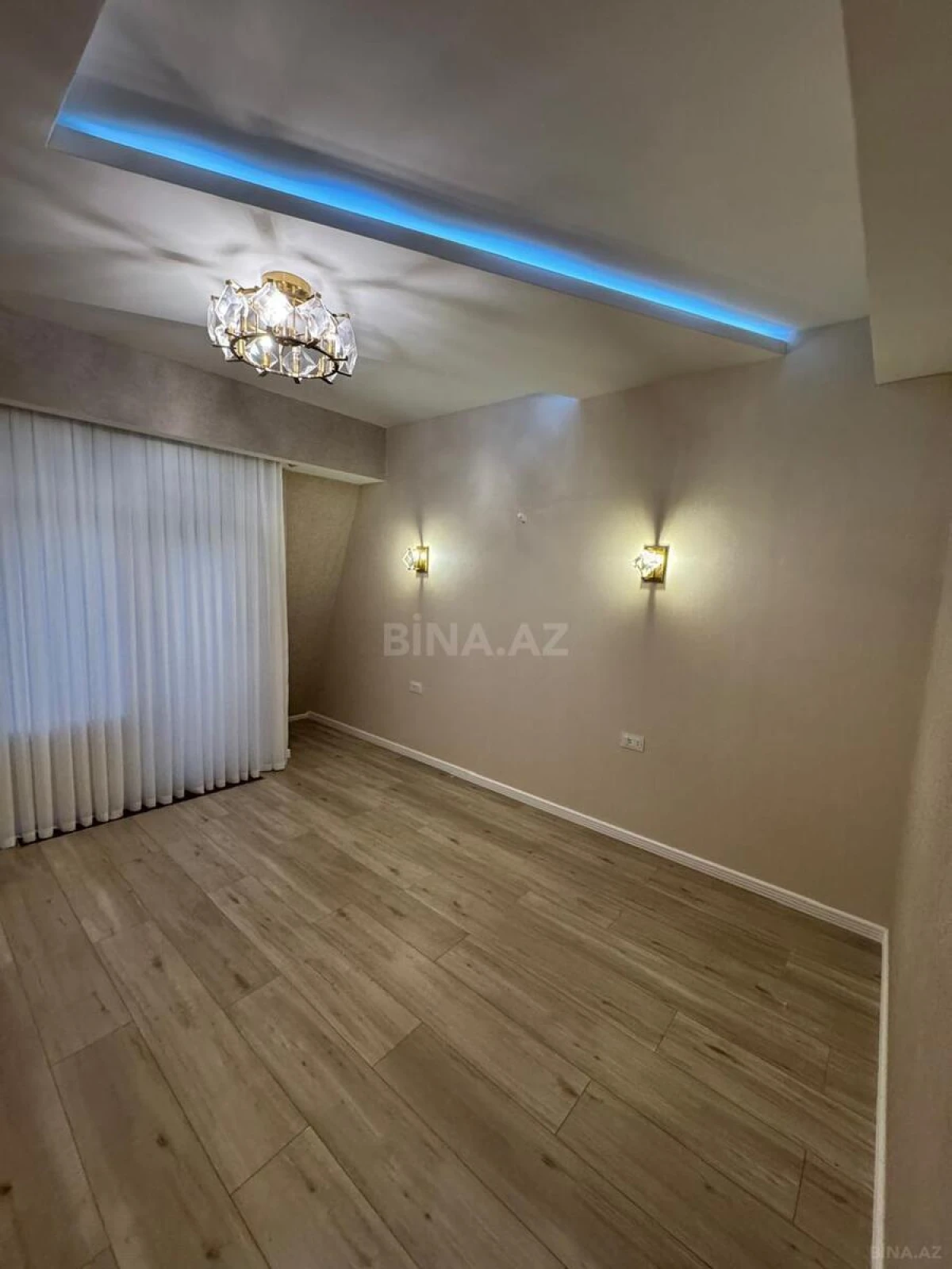 Kirayə verilir 5 otaqlı mənzil 250 m²