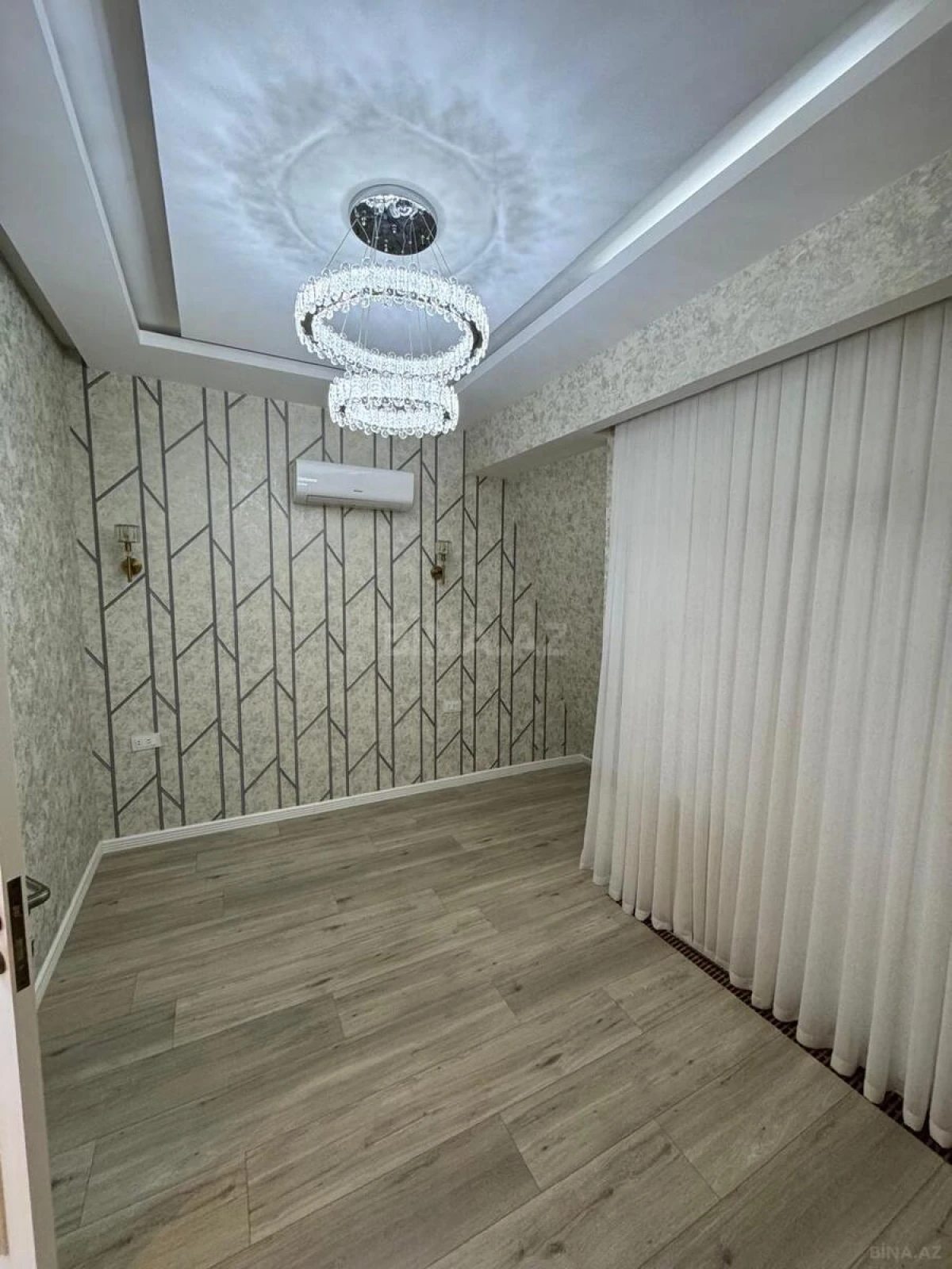 Kirayə verilir 5 otaqlı mənzil 250 m²