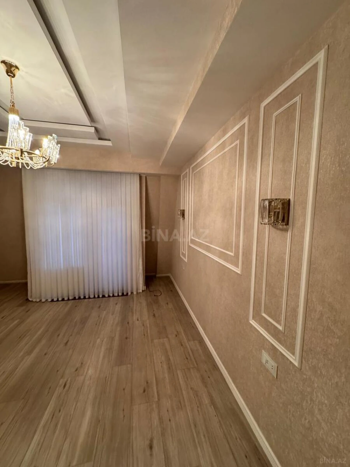 Kirayə verilir 5 otaqlı mənzil 250 m²