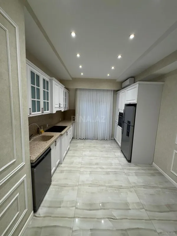 Kirayə verilir 5 otaqlı mənzil 250 m²
