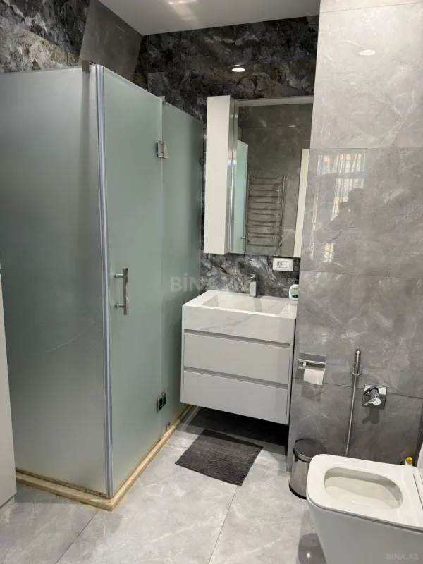 Kirayə verilir 3 otaqlı mənzil 124 m²