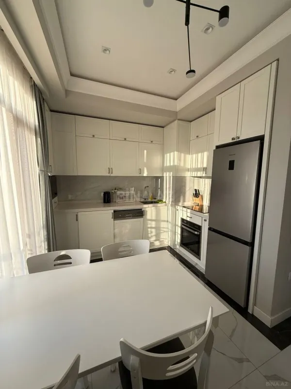 Kirayə verilir 3 otaqlı mənzil 124 m²