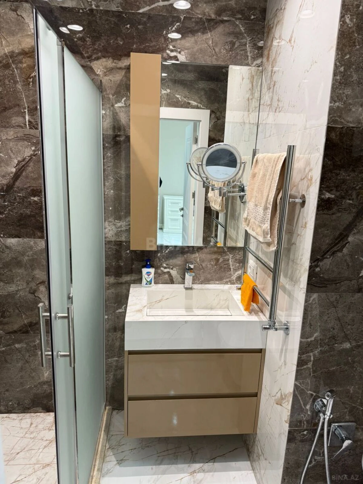 Kirayə verilir 3 otaqlı mənzil 124 m²