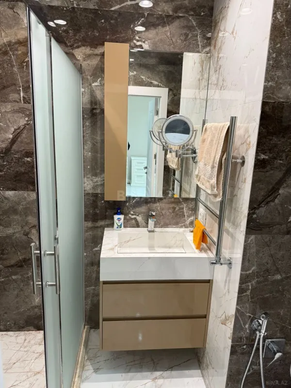 Kirayə verilir 3 otaqlı mənzil 124 m²