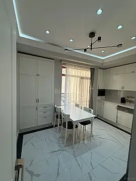 Kirayə verilir 3 otaqlı mənzil 124 m²