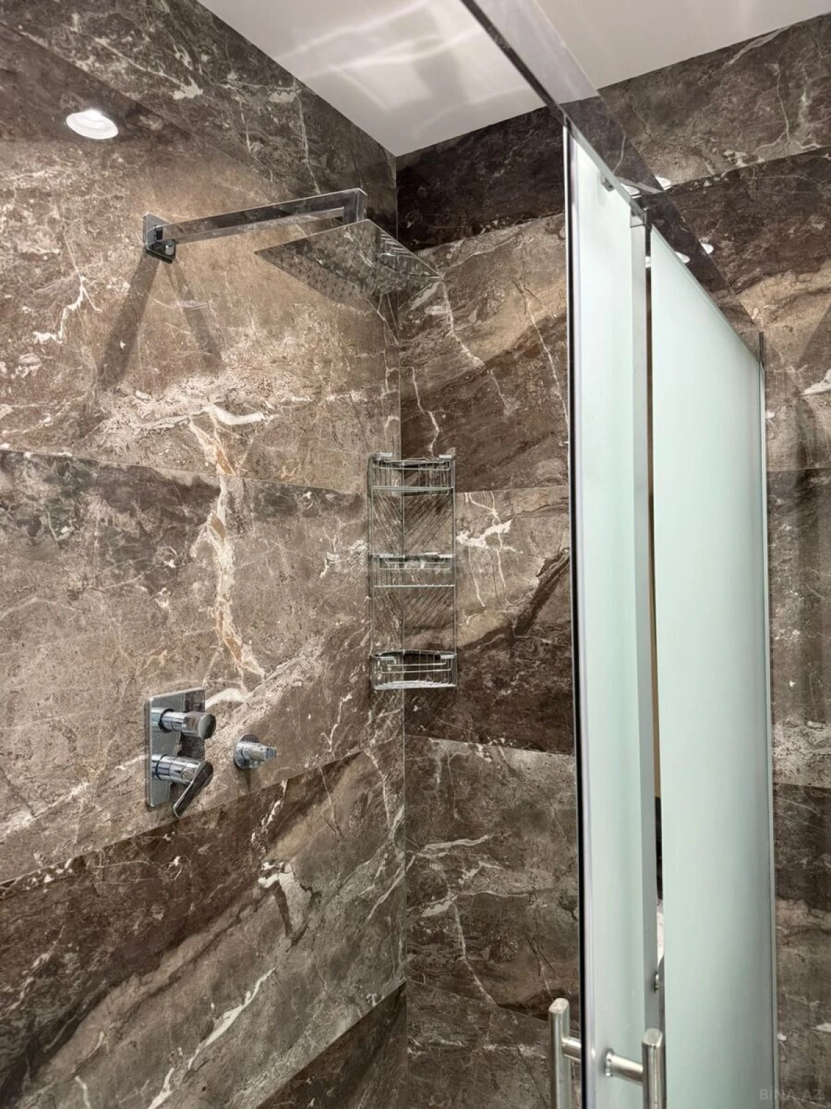 Kirayə verilir 3 otaqlı mənzil 124 m²