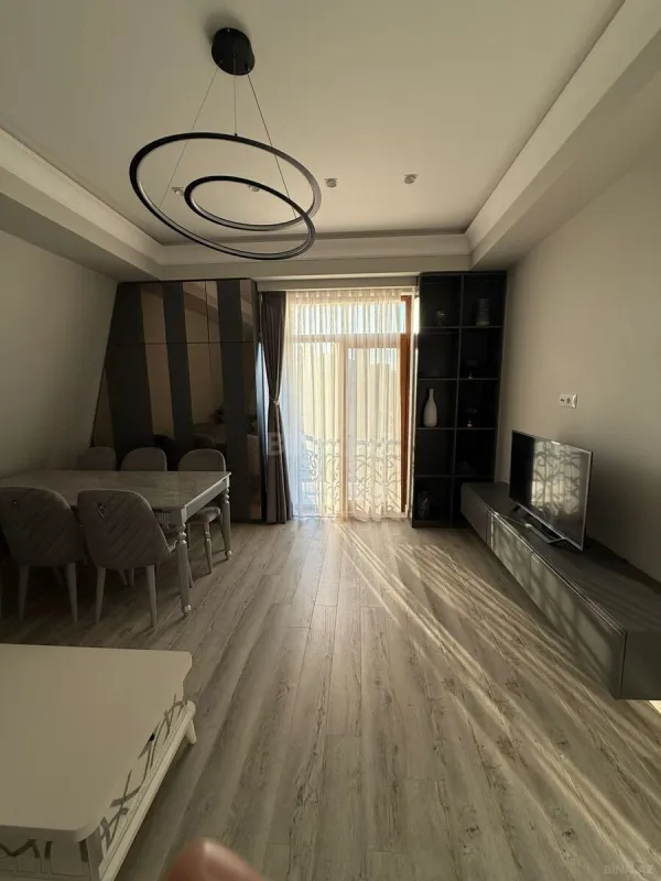 Kirayə verilir 3 otaqlı mənzil 124 m²