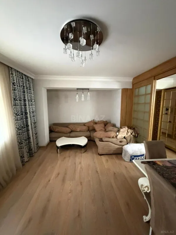 Kirayə verilir 3 otaqlı mənzil 130 m²