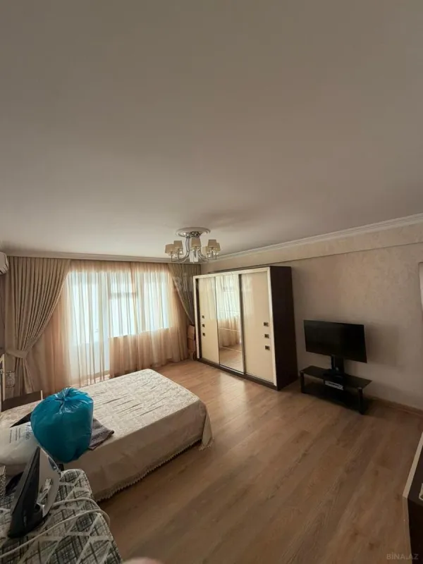 Kirayə verilir 3 otaqlı mənzil 130 m²