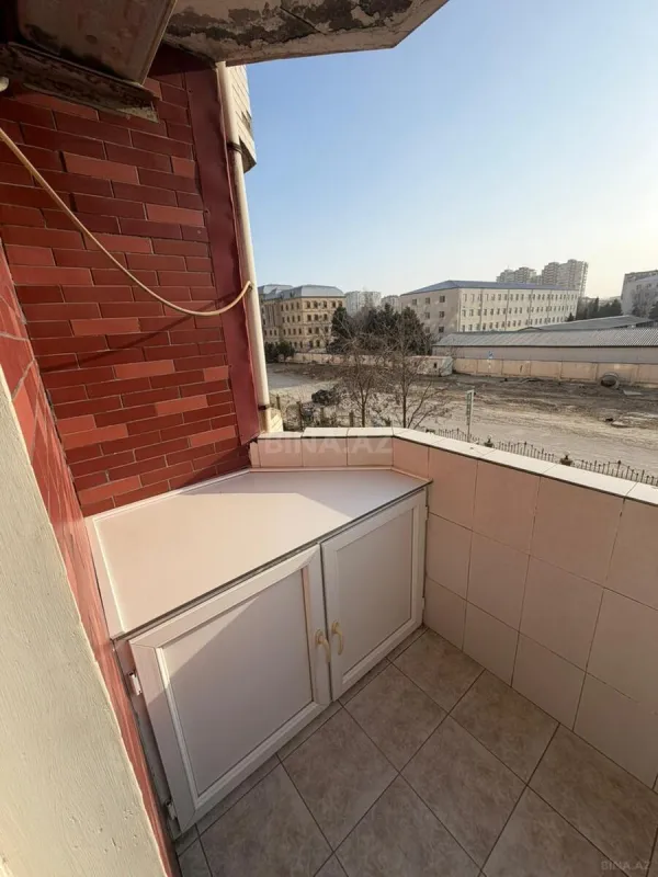 Kirayə verilir 3 otaqlı mənzil 130 m²