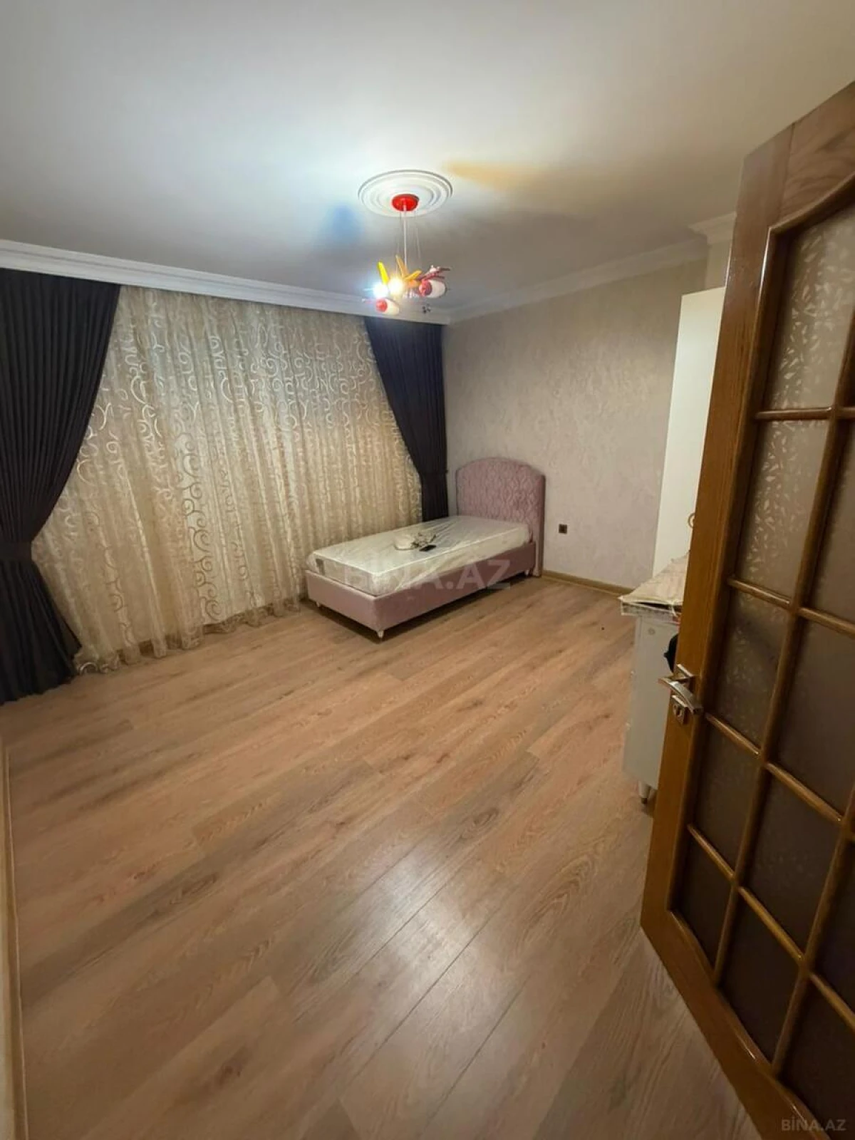 Kirayə verilir 3 otaqlı mənzil 130 m²