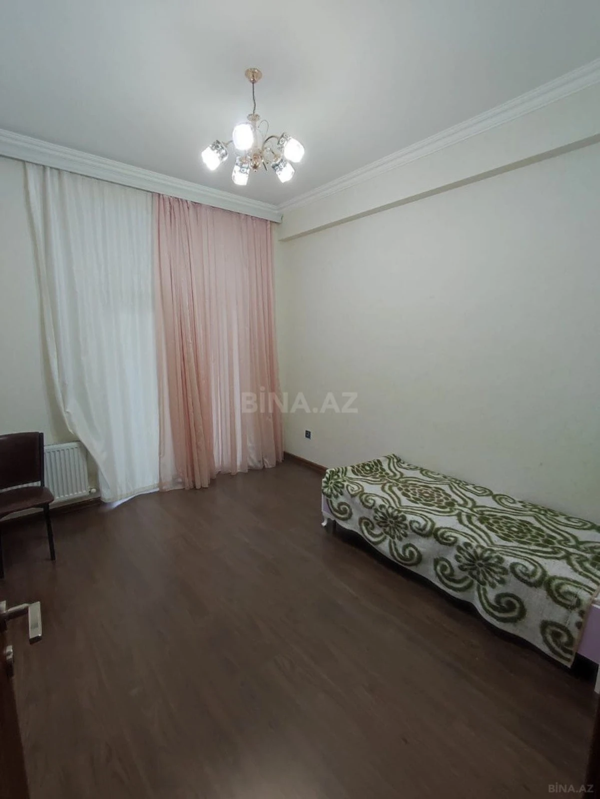 Satılır 4 otaqlı mənzil 120 m²
