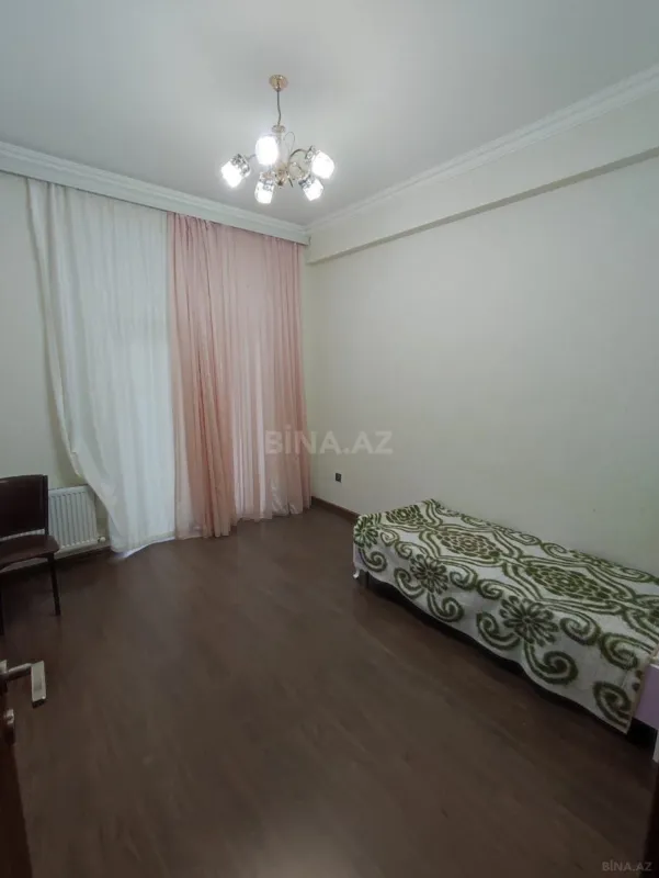 Satılır 4 otaqlı mənzil 120 m²
