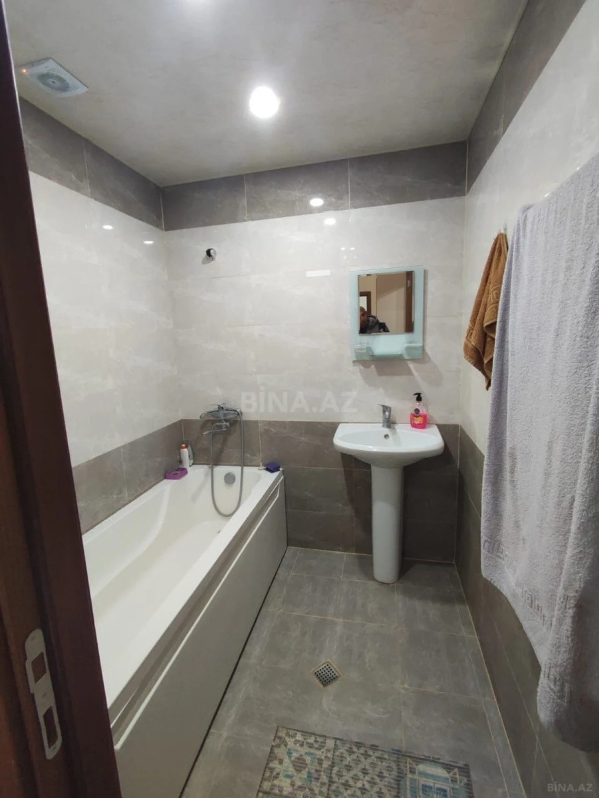 Satılır 4 otaqlı mənzil 120 m²