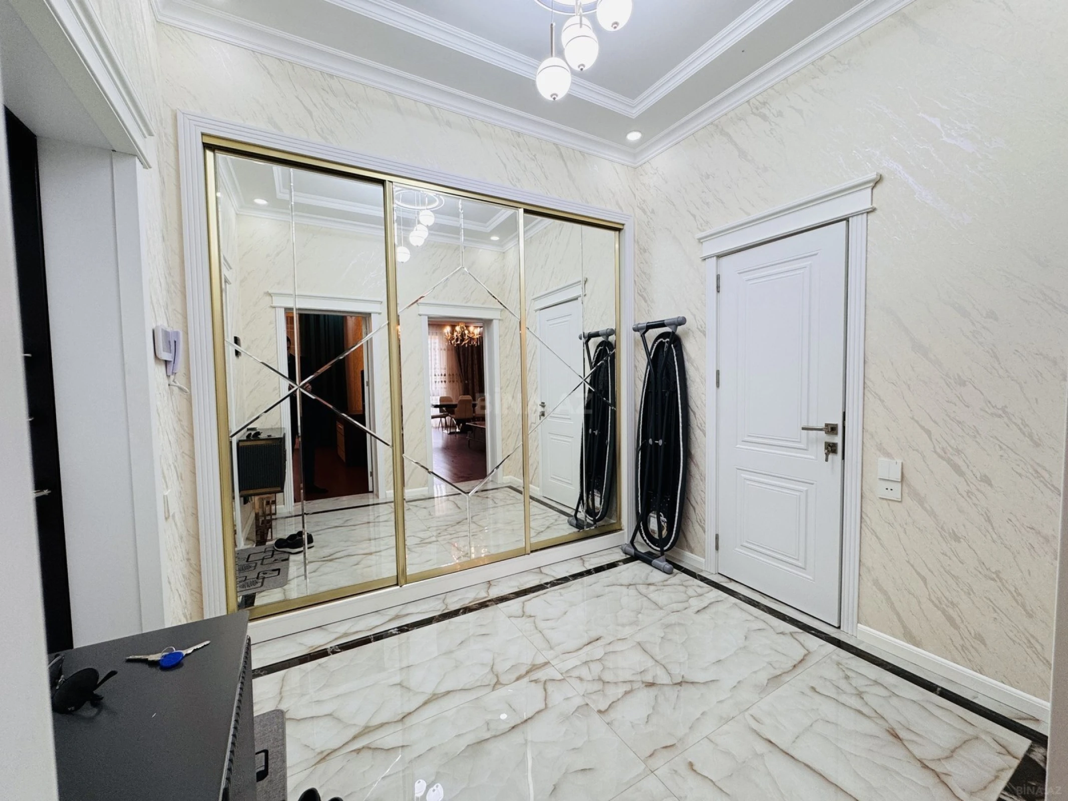 Satılır 2 otaqlı mənzil 80 m²