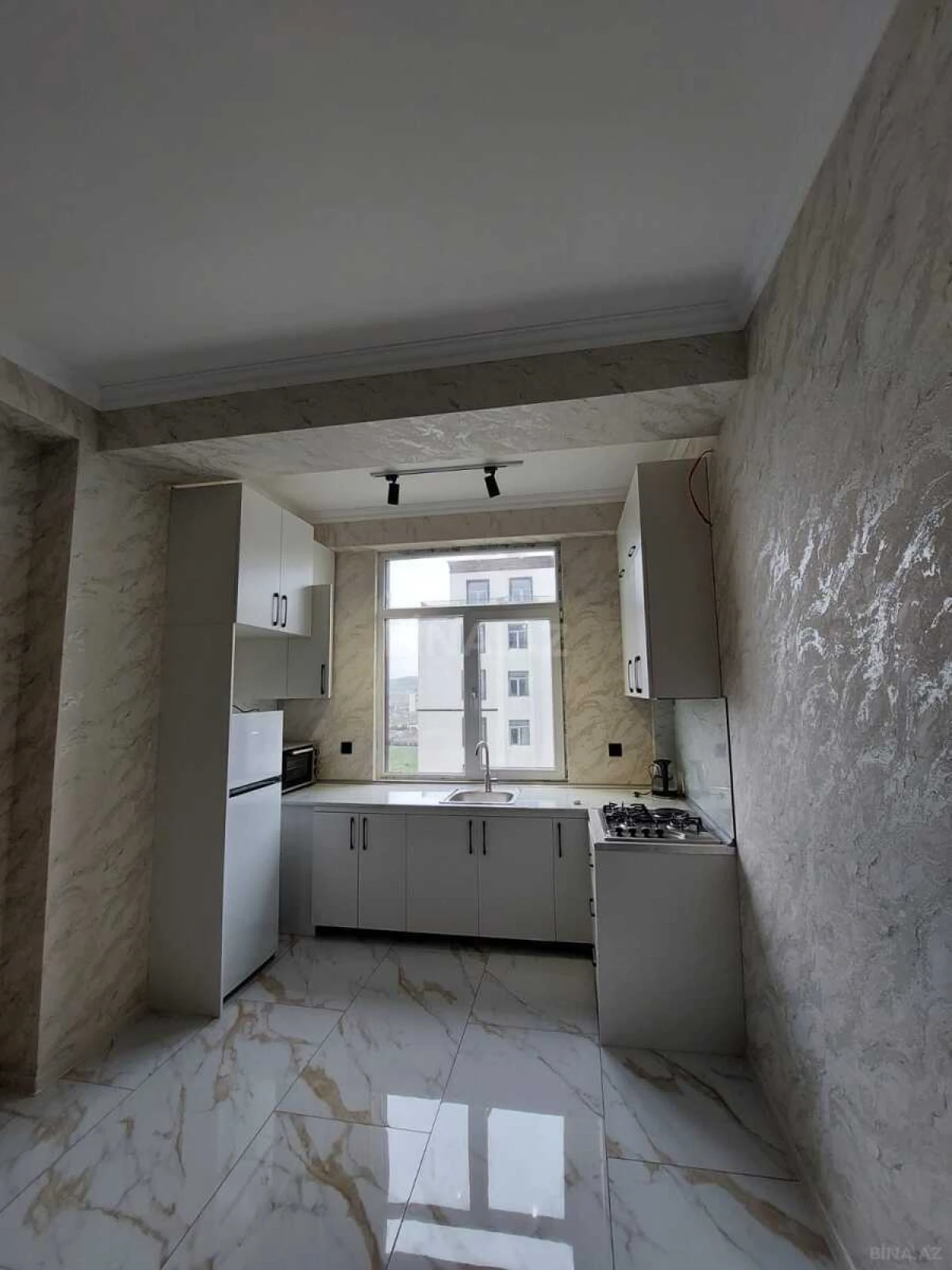 Kirayə verilir 2 otaqlı mənzil 60 m²