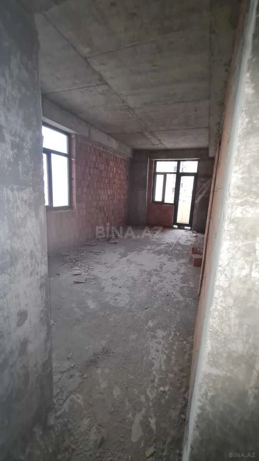Satılır 3 otaqlı mənzil 135 m²
