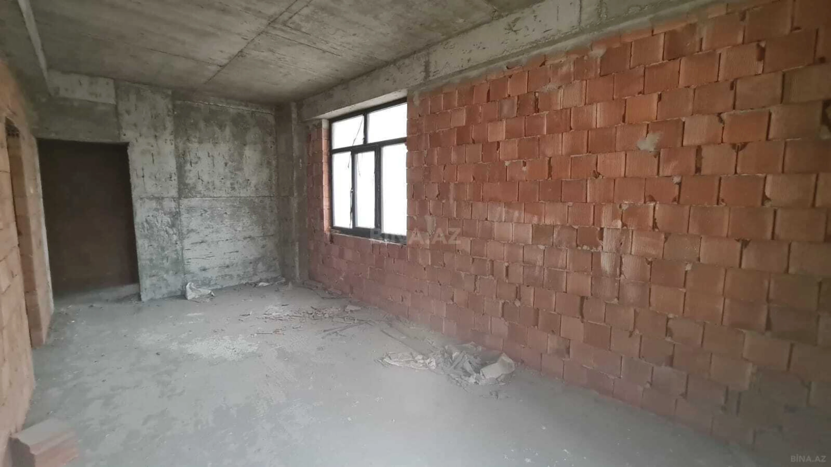 Satılır 3 otaqlı mənzil 135 m²