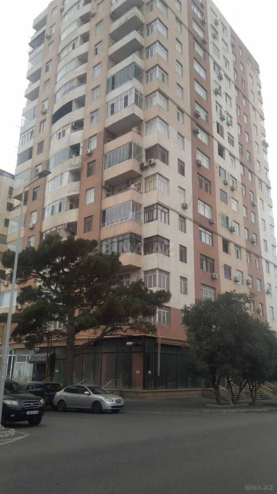 Satılır 3 otaqlı mənzil 135 m²