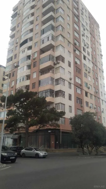 Satılır 3 otaqlı mənzil 135 m²