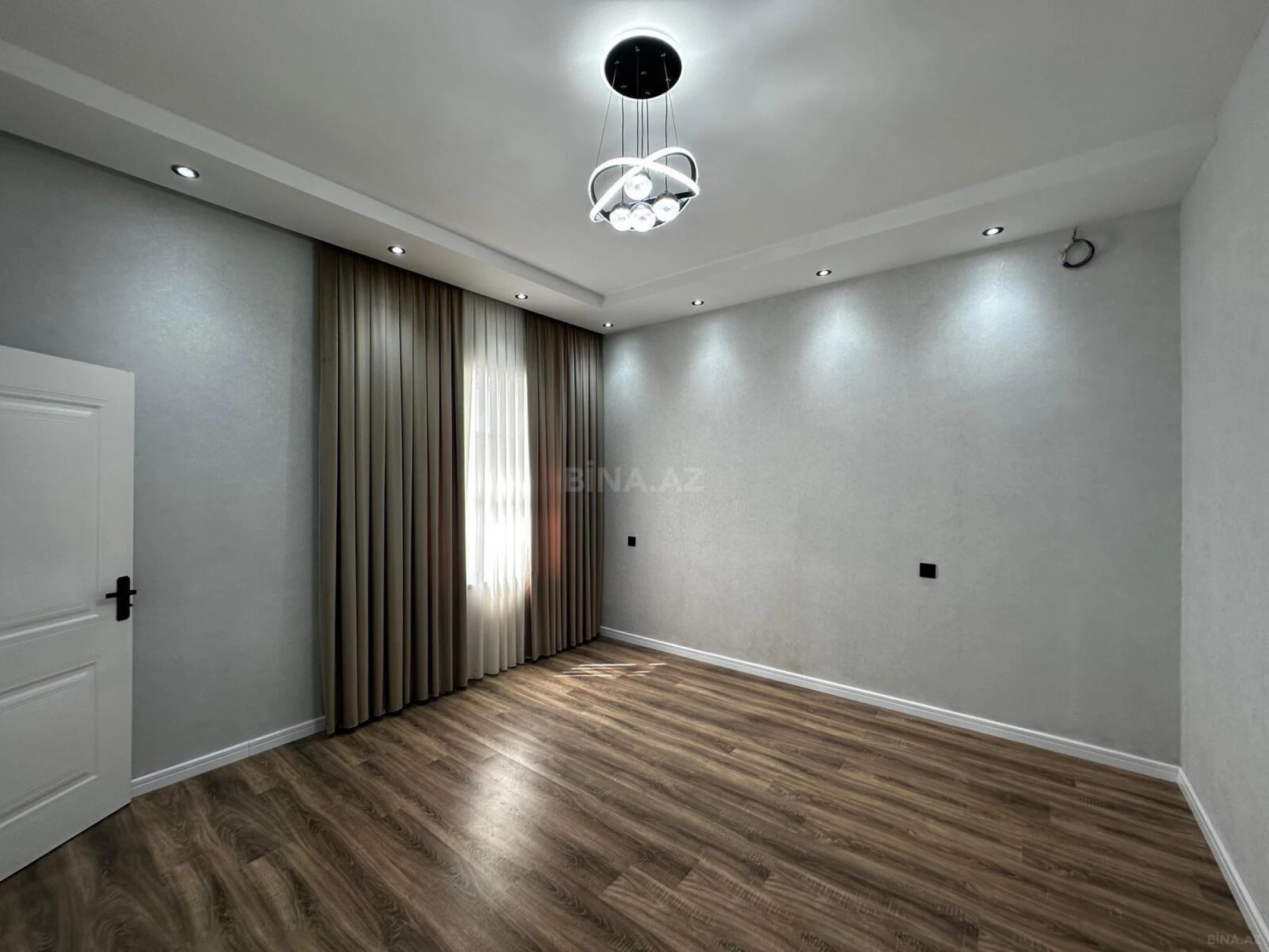 Satılır 4 otaqlı həyət evi 140 m²