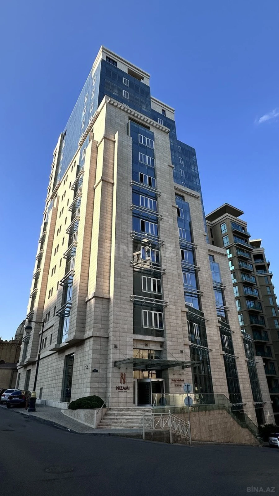 Satılır 5 otaqlı mənzil 277.6 m²