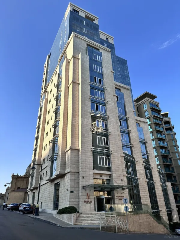Satılır 5 otaqlı mənzil 277.6 m²