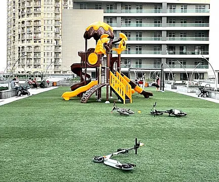 Satılır 4 otaqlı mənzil 178 m²