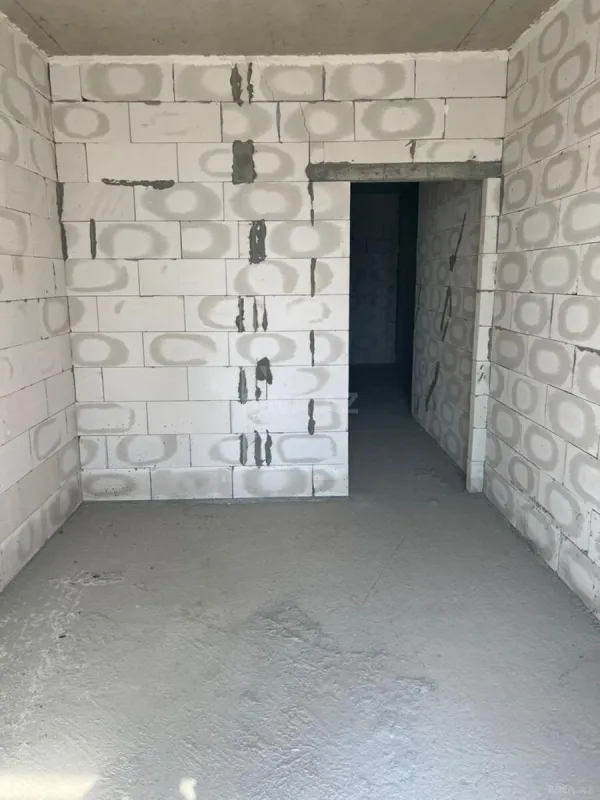 Satılır 4 otaqlı mənzil 178 m²