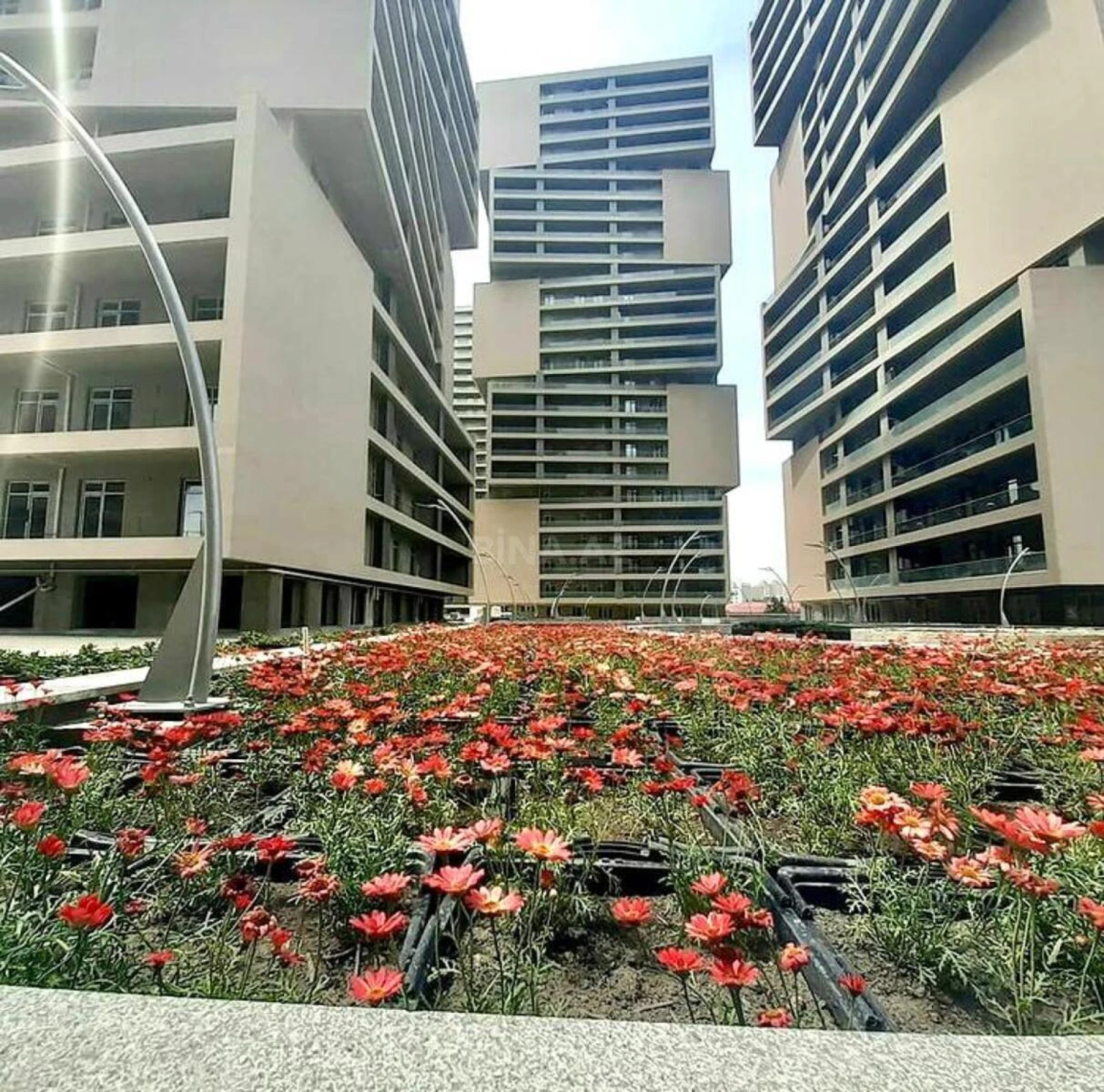 Satılır 4 otaqlı mənzil 178 m²