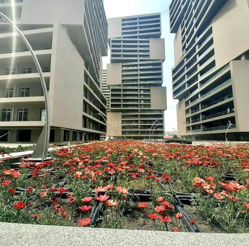 Satılır 4 otaqlı mənzil 178 m²