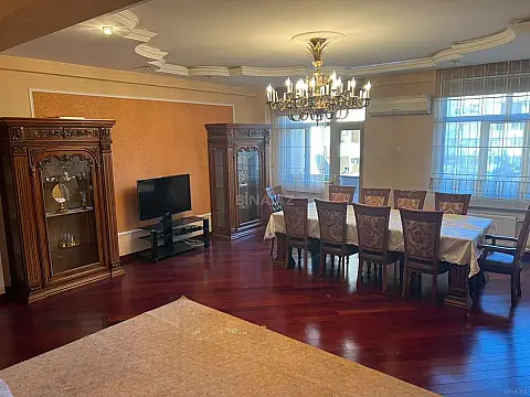 Satılır 4 otaqlı mənzil 210 m² — Bakı 4 otaq 210.00 m²
