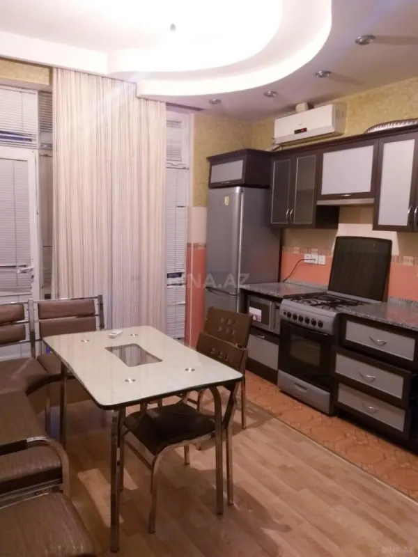 Kirayə verilir 2 otaqlı mənzil 95 m²