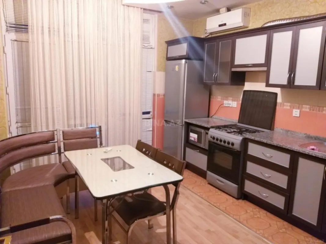 Kirayə verilir 2 otaqlı mənzil 95 m²