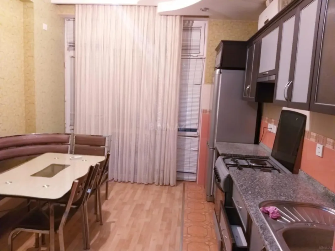 Kirayə verilir 2 otaqlı mənzil 95 m²
