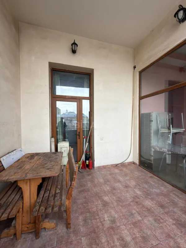 Satılır 4 otaqlı mənzil 110 m²