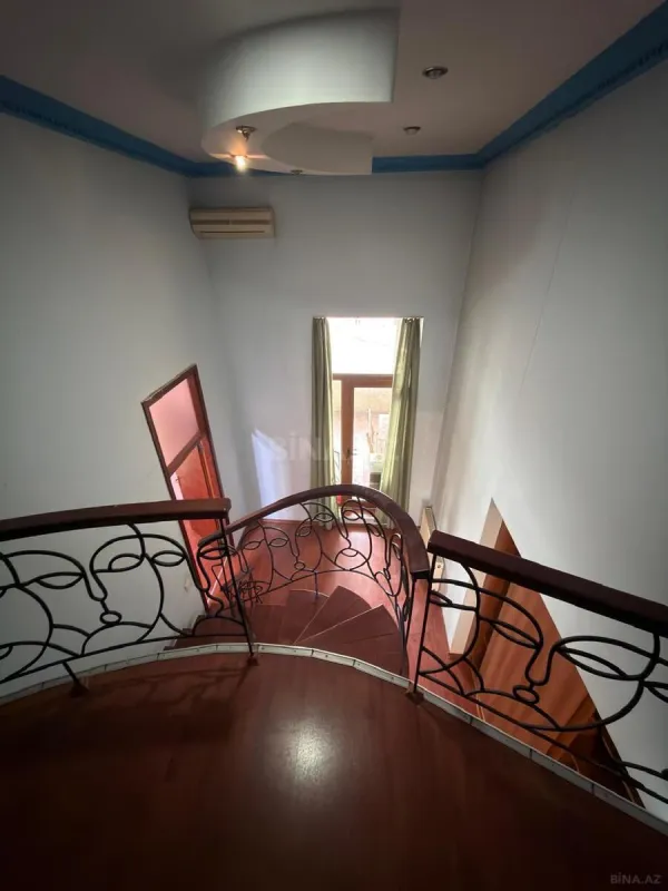 Satılır 4 otaqlı mənzil 110 m²