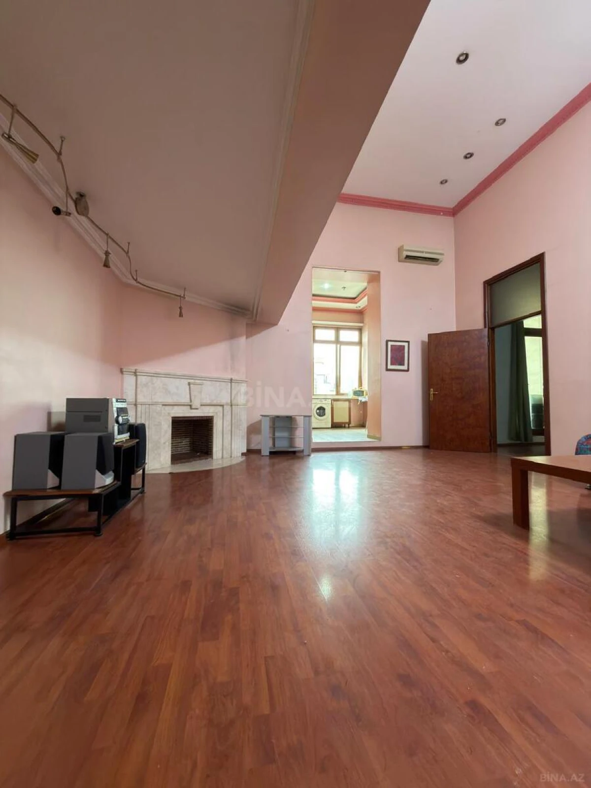 Satılır 4 otaqlı mənzil 110 m²
