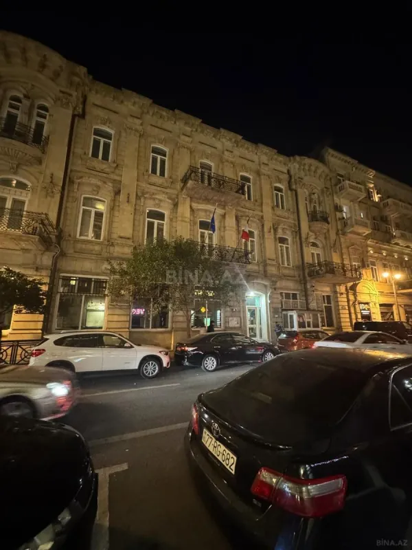 Satılır 4 otaqlı mənzil 110 m²